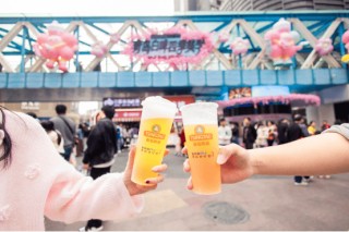 赏樱、嚯酒、嗦虾！ 青岛白啤樱花季“花”式开启