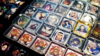 炒股不如“炒谷”？一块“吧唧”被炒到7万元，谁在为谷子经济买单？