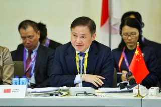 中国人民银行行长潘功胜出席并主持东盟与中日韩财长和央行行长会