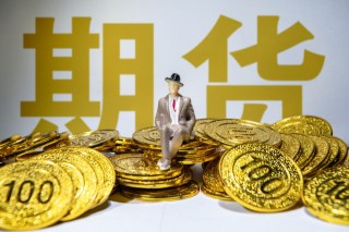 如何进行期货交易的跨期套利策略？