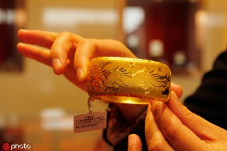 如何探究黄金和钯金走势的相似性原因？这种相似性对投资有哪些指导意义？