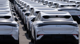 比亚迪有望首次超越特斯拉，登顶全球新能源汽车销冠