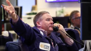 尾盘：美股走低科技股领跌 三大股指跌幅均超1%