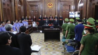 68岁越南女首富张美兰将由死刑改判终身监禁，之前被控诈骗270亿美元，律师：她非常高兴