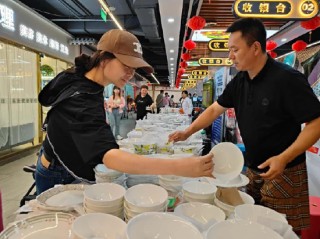 她数度哽咽，想让唐山骨质瓷再放光华！