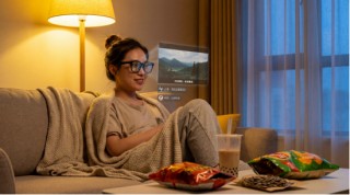 AI眼镜赛道“群雄逐鹿”，上游AR光机成行业破局关键