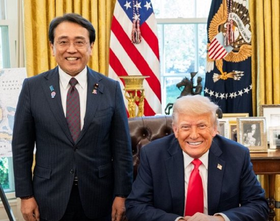 一周外盘头条|特朗普:鲍威尔“越早走人越好” 金价再创新高 4000美元可期? 黄仁勋:中国市场至关重要 第4张 一周外盘头条|特朗普:鲍威尔“越早走人越好” 金价再创新高 4000美元可期? 黄仁勋:中国市场至关重要 第4张