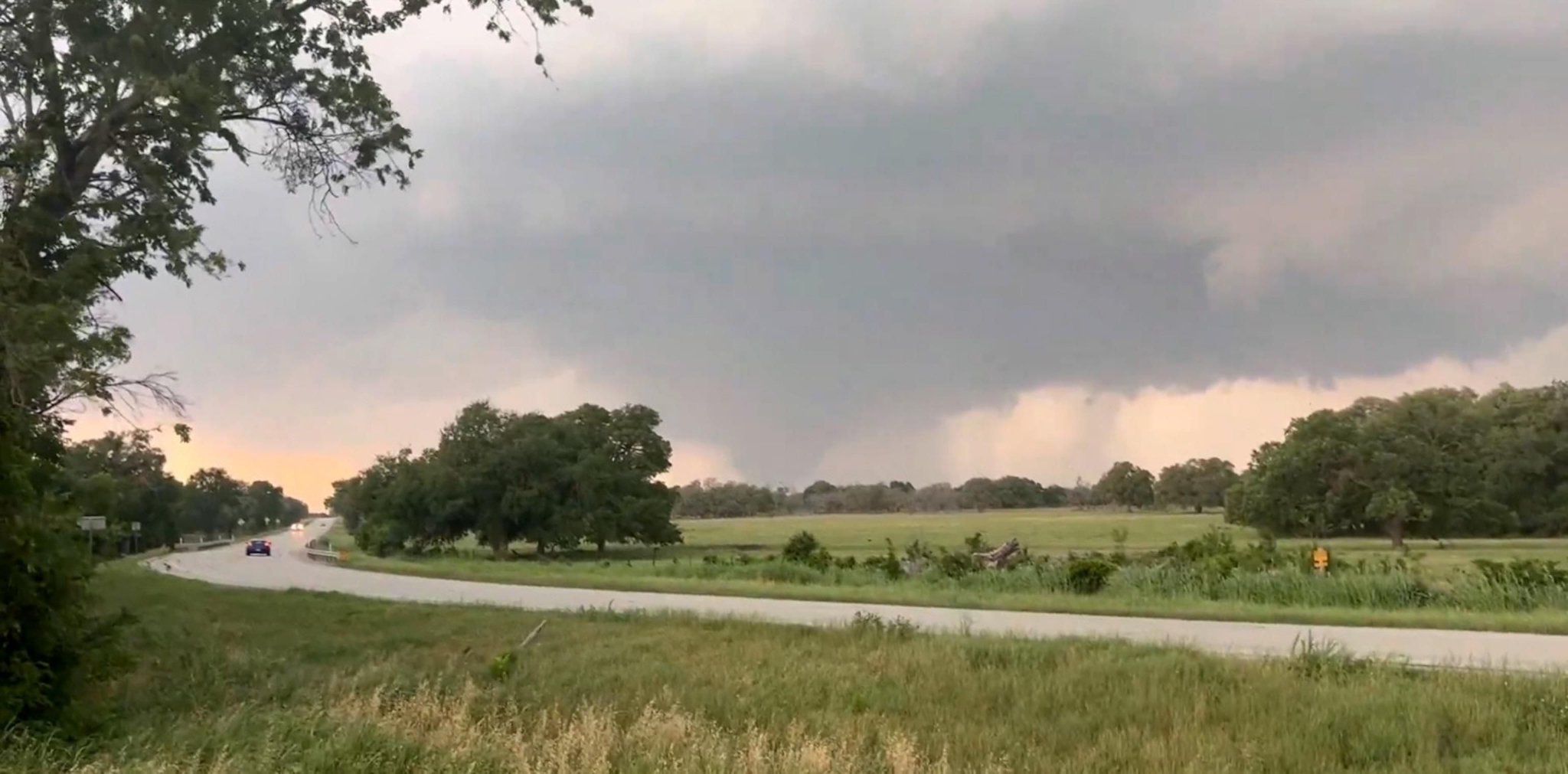 美国超2500万人面临恶劣天气威胁  第1张