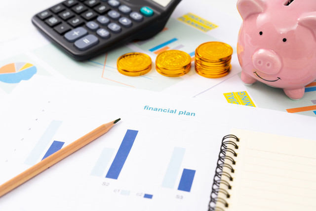 如何规划期权交易中心的服务功能？这些功能对市场交易有何促进作用？  第1张