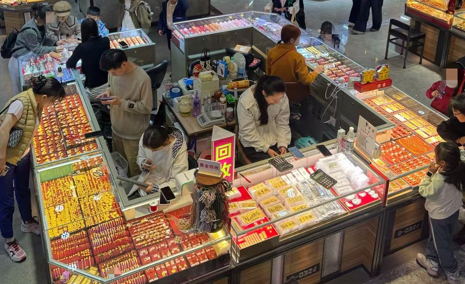 金价回调，水贝市场人气反升！从“囤金条”到“买情绪”，黄金麻将半日被抢空  第2张