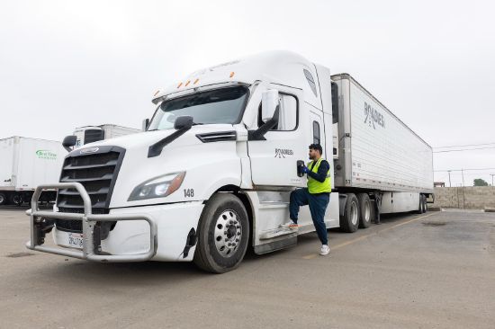 特朗普取消移民卡车司机驾照的规定正式生效 第3张 特朗普取消移民卡车司机驾照的规定正式生效 第3张